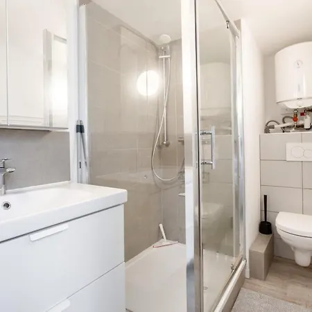 N1 Deluxe Bright Studio, Renovated, Free Parking, Mulhouse Centre *