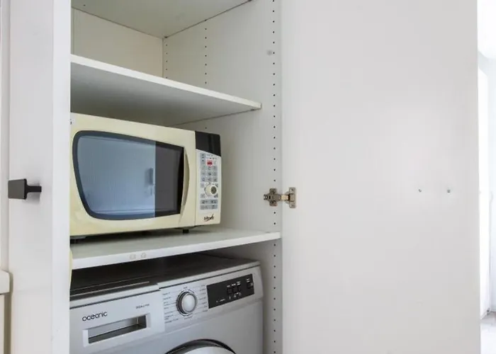 N1 Deluxe Bright Studio, Renovated, Free Parking, Centre 公寓